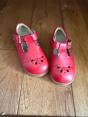 Classic Red Girls' Mary Jane Dress Shoes with Buckle